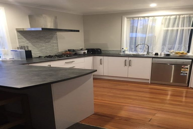 Photo of property in 30 Palmer Crescent, Silverstream, Upper Hutt, 5019