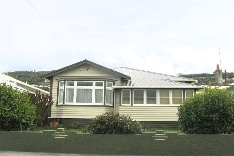 Photo of property in 19 Palm Avenue, Lyall Bay, Wellington, 6022