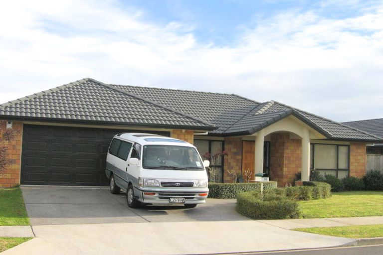 Photo of property in 19 Dalcross Drive, Flat Bush, Auckland, 2016