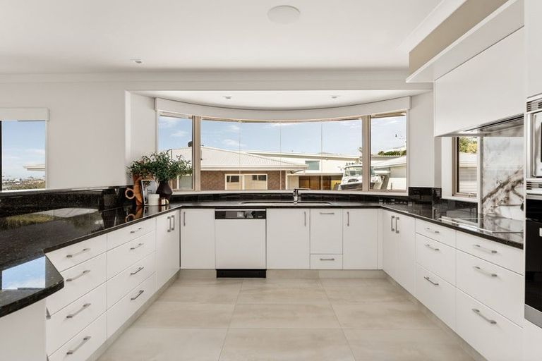 Photo of property in 3 Seaview Road, Otumoetai, Tauranga, 3110