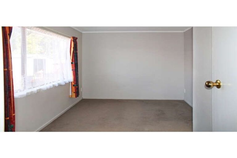 Photo of property in 37 Peppertree Glade, Kelvin Grove, Palmerston North, 4414