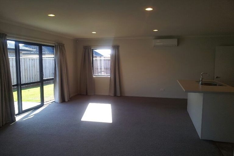 Photo of property in 37 Faringdon Boulevard, Rolleston, 7615