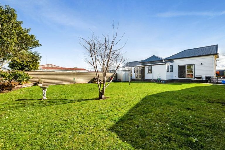 Photo of property in 30 Cambria Street, Hawera, 4610