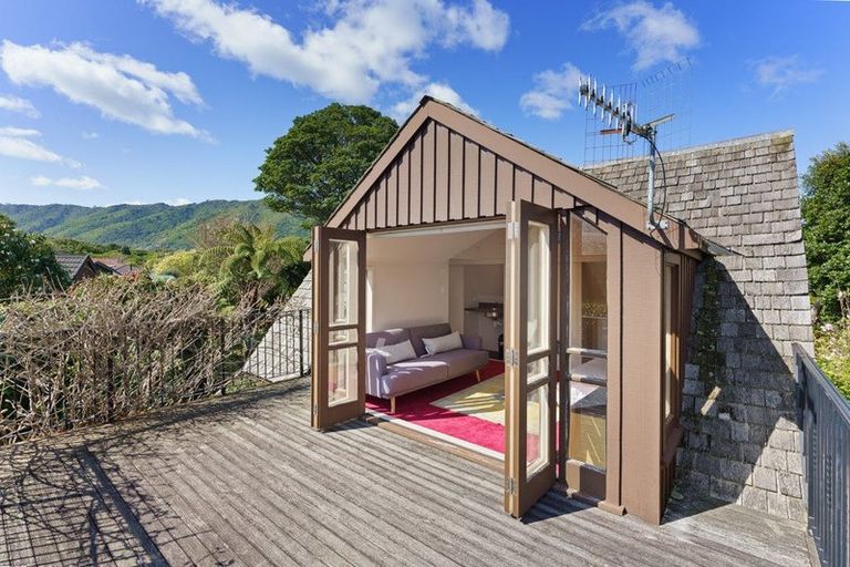 Photo of property in 9 Karaka Grove, Waikanae, 5036