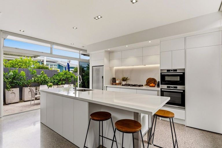 Photo of property in 6 Beresford Street, Bayswater, Auckland, 0622