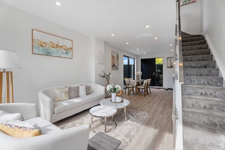 Photo of property in 2/10 Hutchinsons Road, Bucklands Beach, Auckland, 2014
