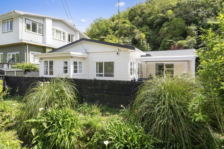 Photo of property in 42 Lincoln Avenue, Tawa, Wellington, 5028