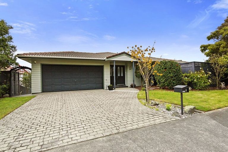 Photo of property in 9 Ordley Grove, Tawa, Wellington, 5028