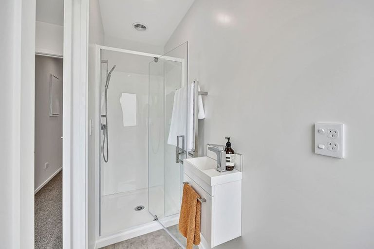 Photo of property in 4/504 Don Buck Road, Massey, Auckland, 0614