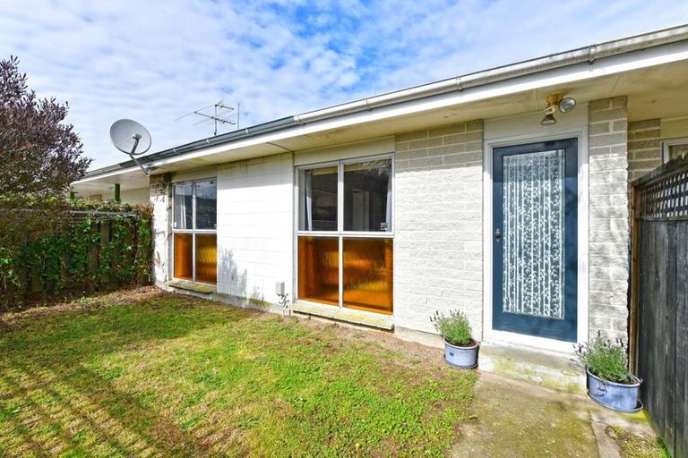 Photo of property in 2/37 Merton Street, Trentham, Upper Hutt, 5018