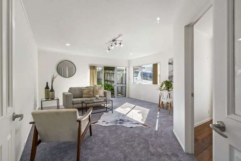 Photo of property in 23 Kiteroa Terrace, Rothesay Bay, Auckland, 0630