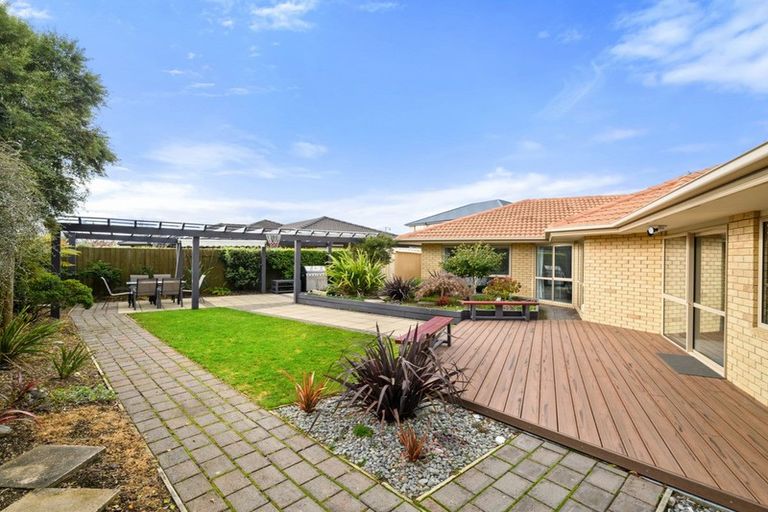 Photo of property in 8 Amoka Crescent, Parklands, Christchurch, 8083