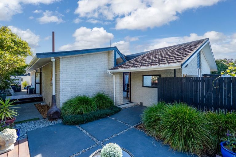 Photo of property in 16 Chilton Drive, Mairehau, Christchurch, 8052