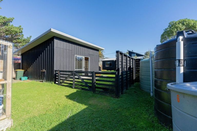 Photo of property in 6 Kent Avenue, Waitarere Beach, Levin, 5510