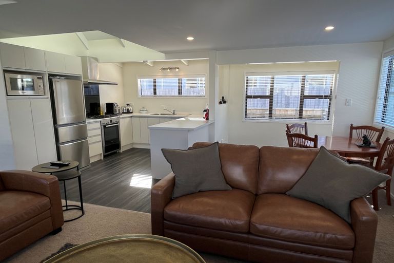 Photo of property in 15 Mana Esplanade, Paremata, Porirua, 5026