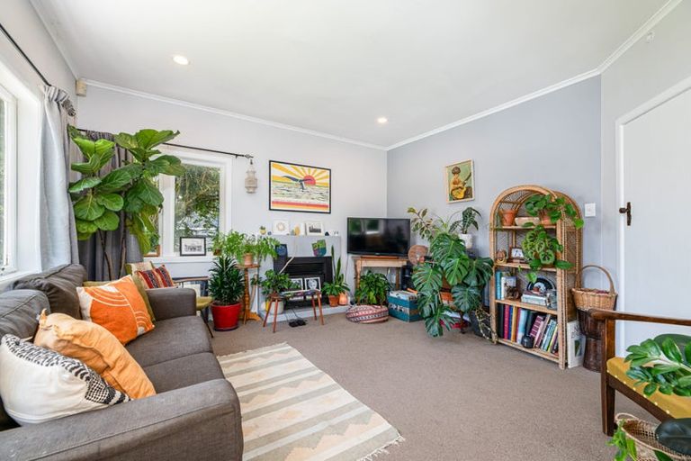 Photo of property in 70 Savoy Road, Glen Eden, Auckland, 0602