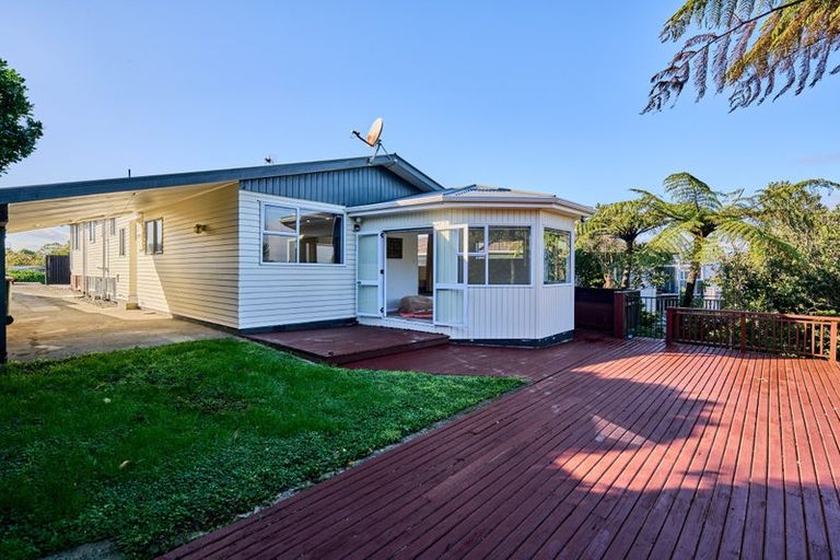 Photo of property in 18 Eastview Grove, Normandale, Lower Hutt, 5010