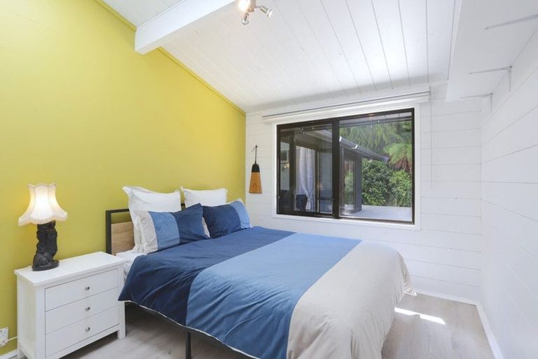 Photo of property in 192 Mountain Road, Henderson Valley, Auckland, 0612