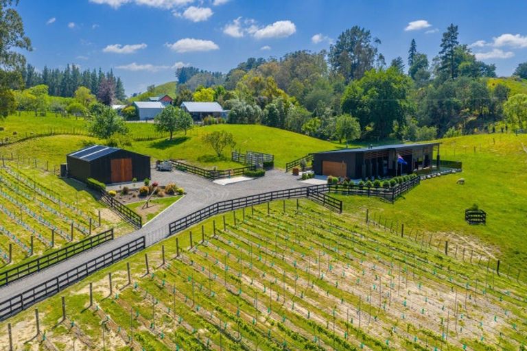 Photo of property in 4 Cemetery Road, Waipawa, 4273