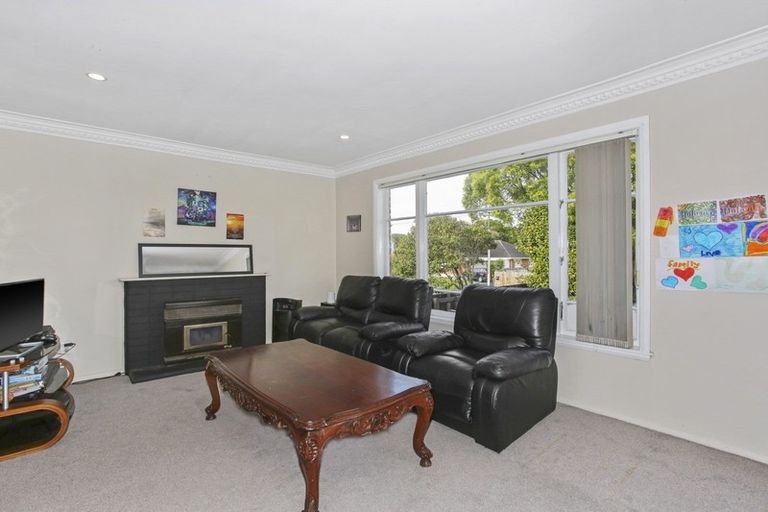 Photo of property in 52 Churchill Avenue, Manurewa, Auckland, 2102