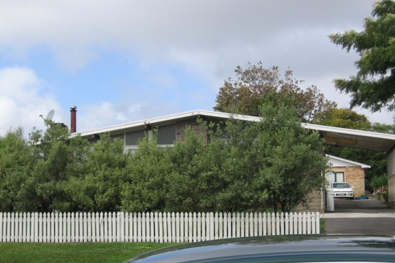 Photo of property in 81 Edmonton Road, Henderson, Auckland, 0612