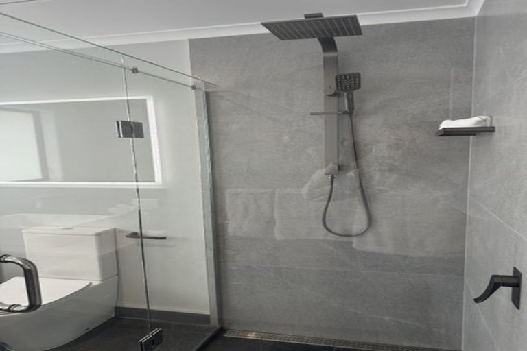 Photo of property in 2 Paapaka Way, Waiuku, 2123