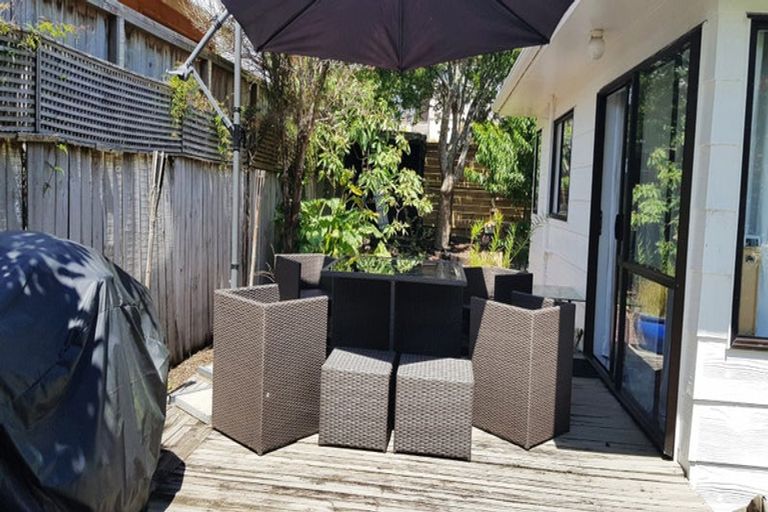 Photo of property in 1/38 Kaipatiki Road, Glenfield, Auckland, 0629