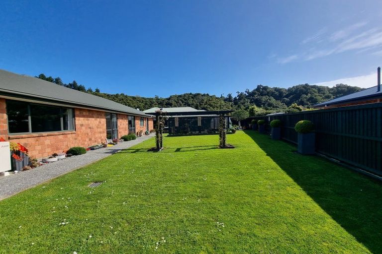 Photo of property in 10 Westvale Drive, Greymouth, 7805