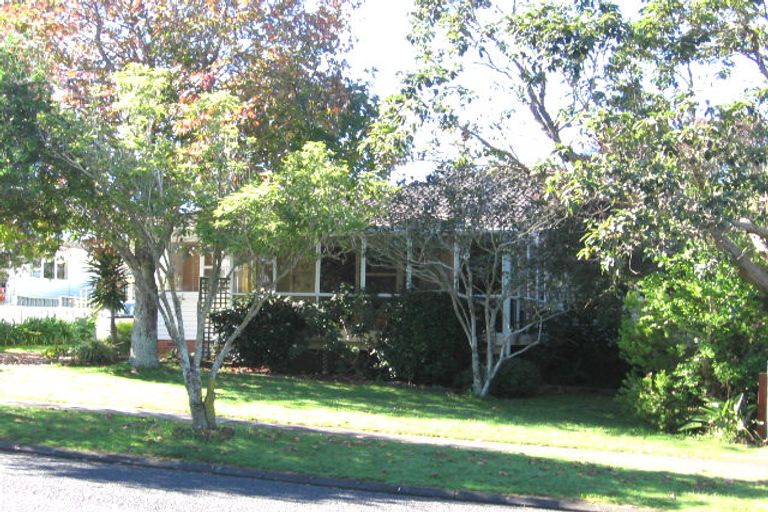 Photo of property in 14 Minaret Drive, Bucklands Beach, Auckland, 2014