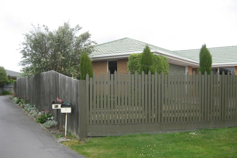 Photo of property in 7 Thicket Close, Redwood, Christchurch, 8051