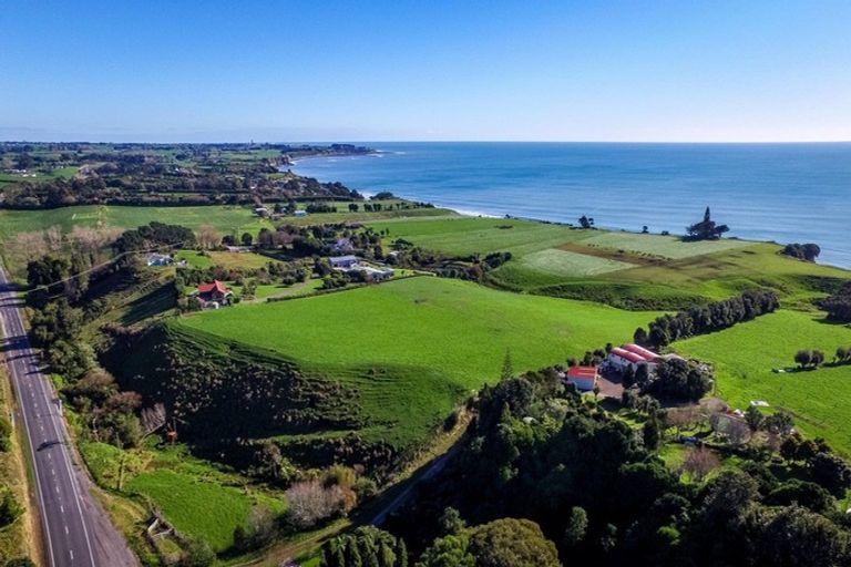 Photo of property in 1119 Main Road North, Onaero, Urenui, 4383