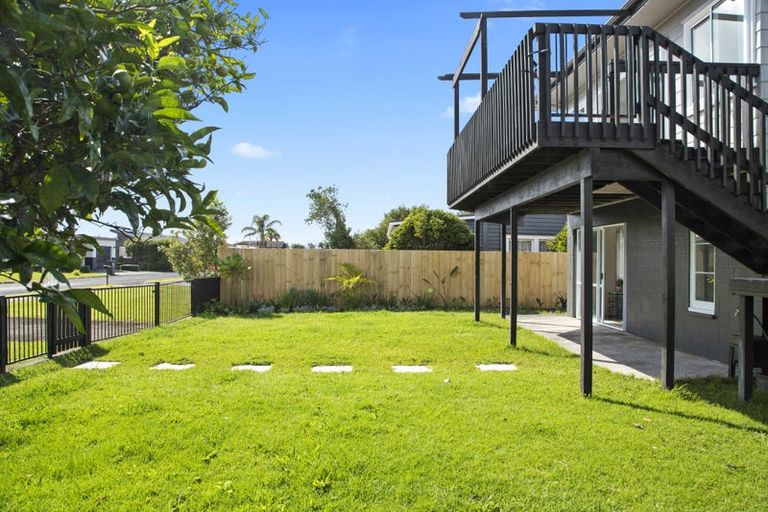Photo of property in 11 Crispe Road, Clarks Beach, 2122