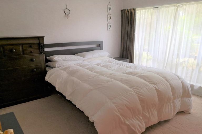 Photo of property in 47 Dalwhinnie Parade, Highland Park, Auckland, 2010