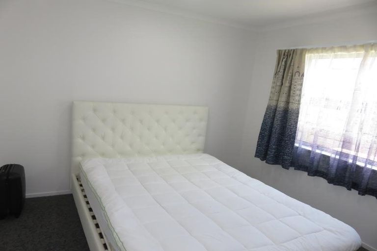 Photo of property in 17 Cresswell Place, Johnsonville, Wellington, 6037