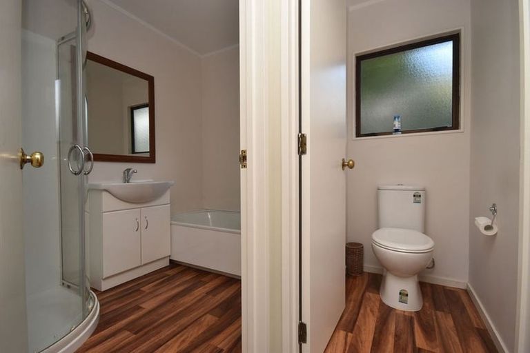 Photo of property in 4 Glen Close, Glen Eden, Auckland, 0602