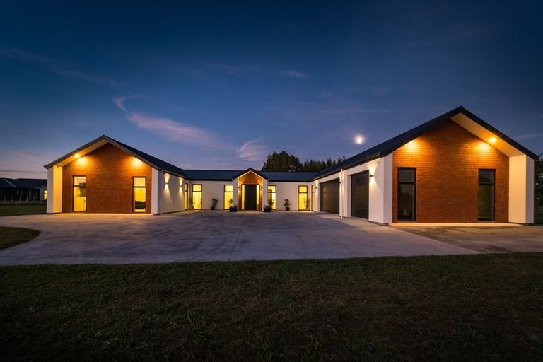Photo of property in 11 Te Kahu Lane, Halcombe, 4779