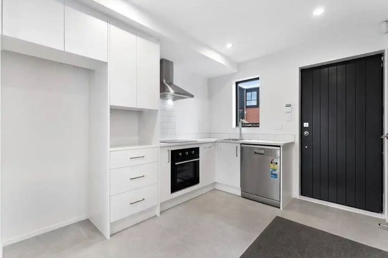 Photo of property in 250a Great North Road, Henderson, Auckland, 0612