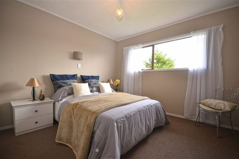 Photo of property in 1a/3 Amberley Avenue, Te Atatu South, Auckland, 0610