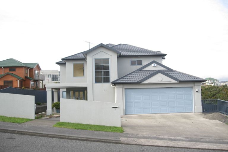 Photo of property in 3 Forbes Lane, Newlands, Wellington, 6037