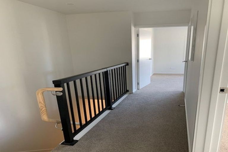 Photo of property in 5/4 Harry Ward Place, Henderson, Auckland, 0610