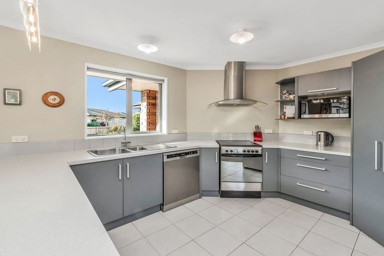 Photo of property in 16 Stanwood Grove, Darfield, 7510