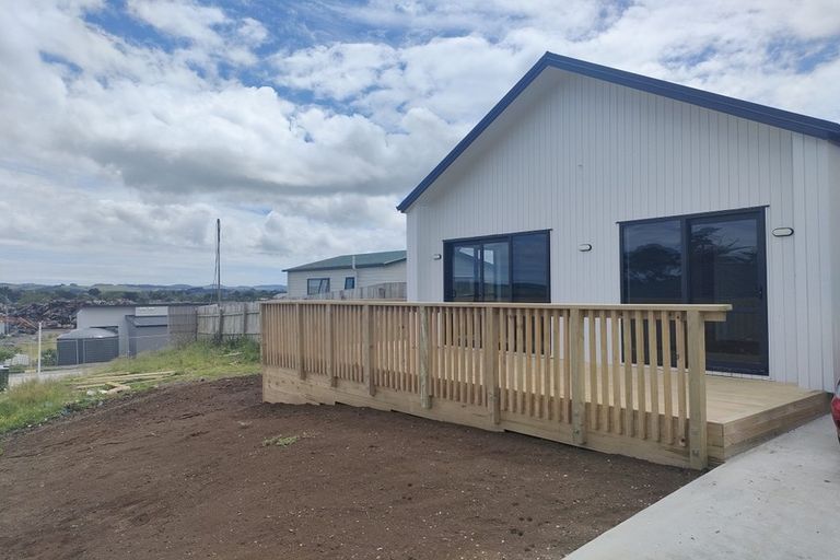 Photo of property in 12 Taupata Lane, Helensville, 0800