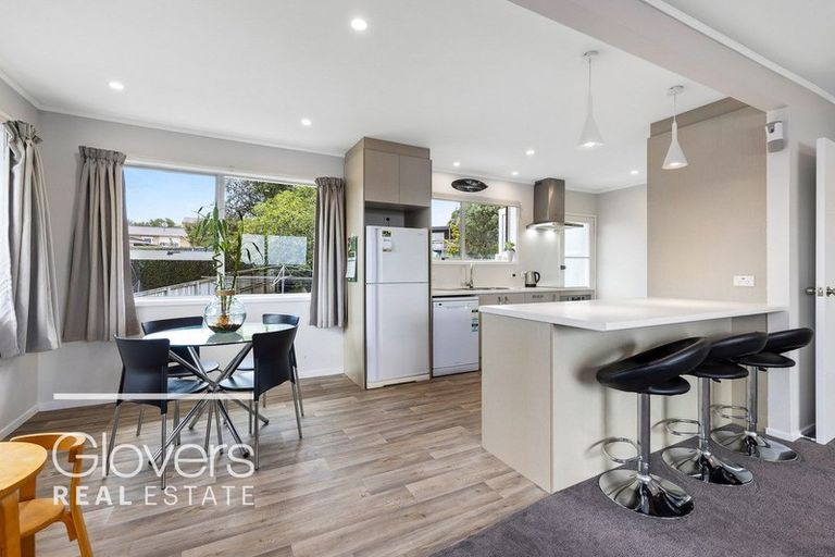 Photo of property in 10 Seabar Place, Glen Eden, Auckland, 0602
