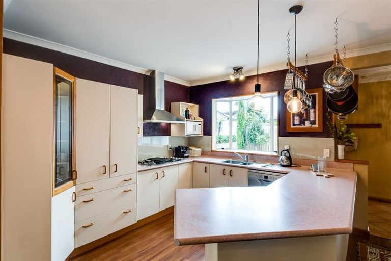 Photo of property in 2/100 Avondale Road, Taradale, Napier, 4112