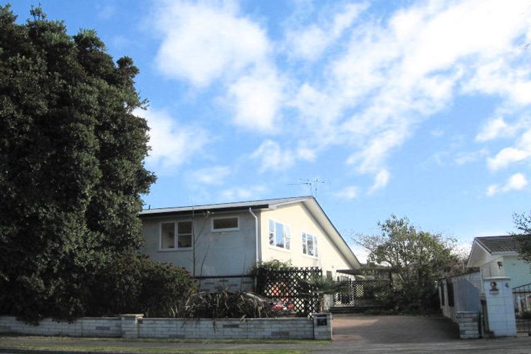 Photo of property in 74 Church Road, Taradale, Napier, 4112