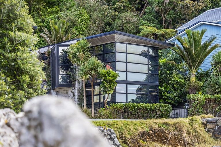 Photo of property in 377a Karaka Bay Road, Karaka Bays, Wellington, 6022
