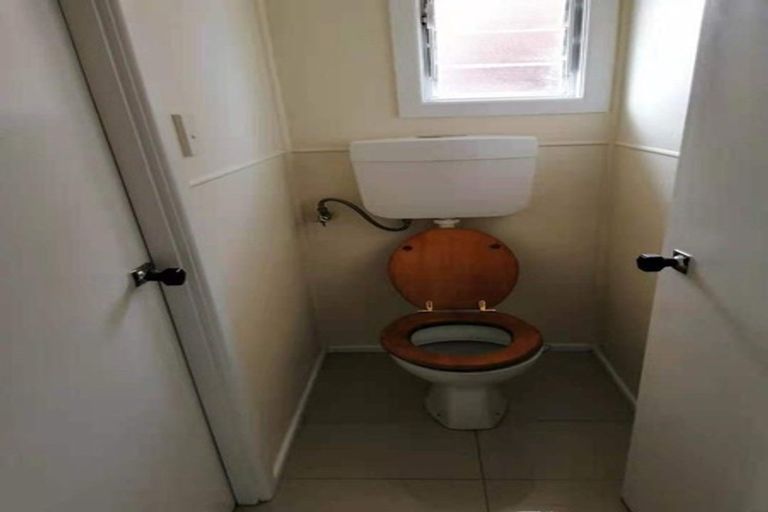 Photo of property in 1/38 Edwards Avenue, Henderson, Auckland, 0610