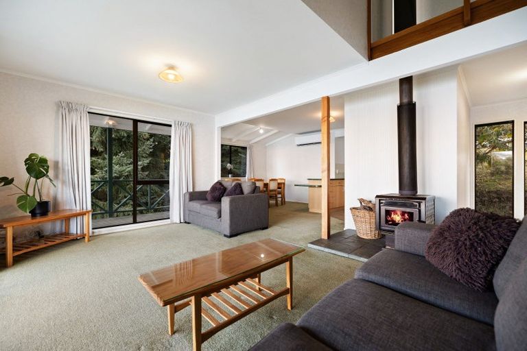 Photo of property in 1 Von Place, Fernhill, Queenstown, 9300