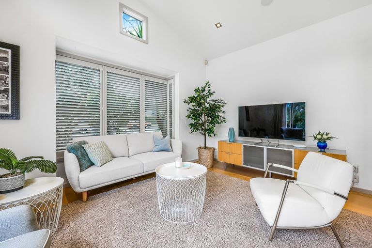 Photo of property in 2/2 Clifton Road, Hauraki, Auckland, 0622