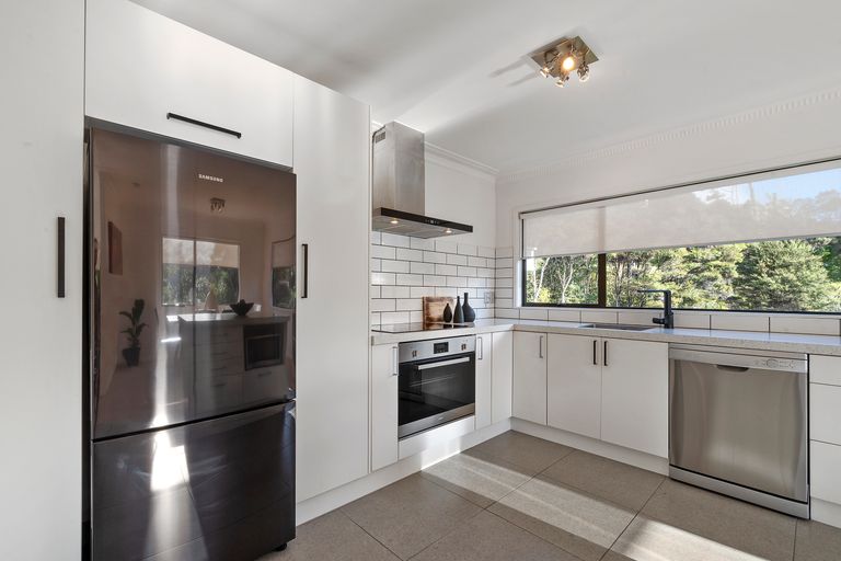 Photo of property in 54 The Avenue, Albany, Auckland, 0632